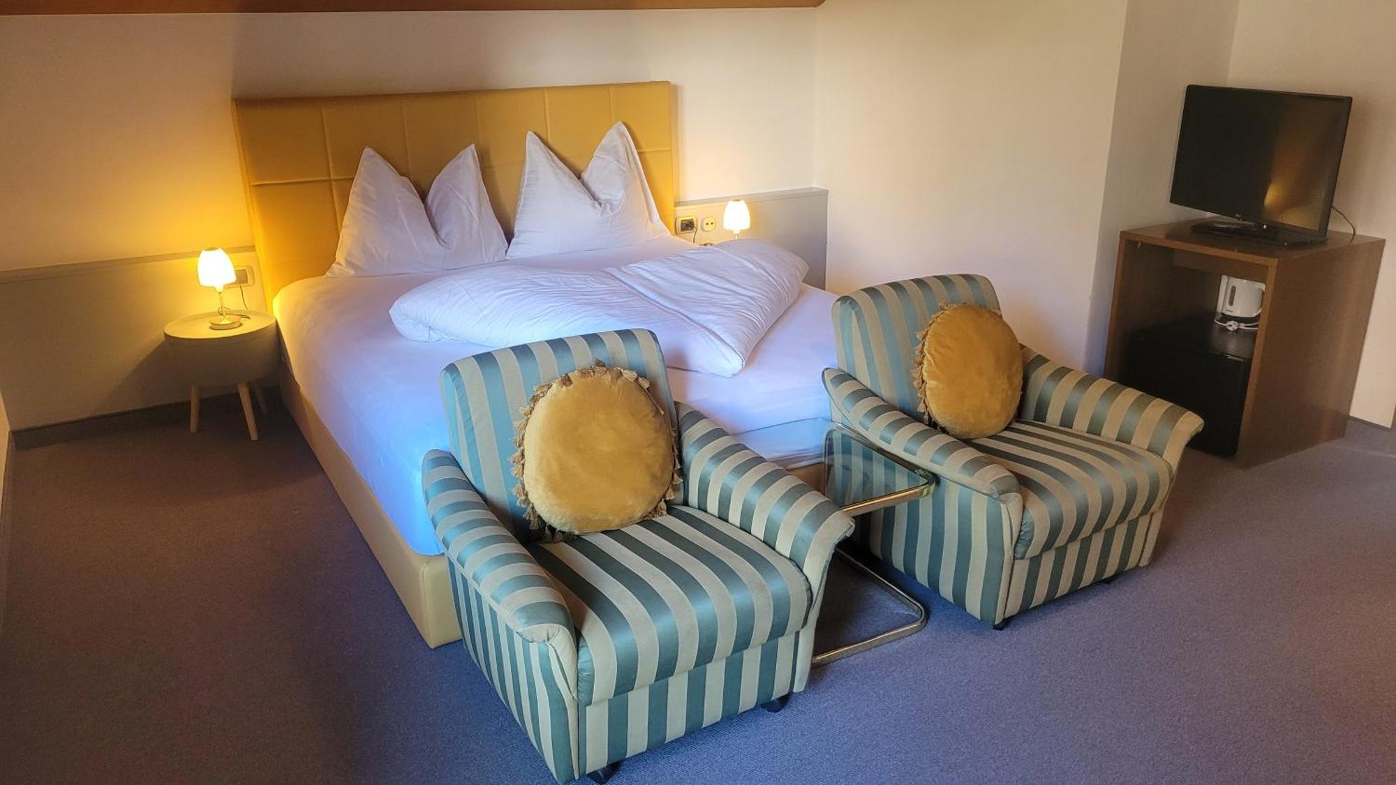Hotel Schoenbrunn Merano Chambre photo